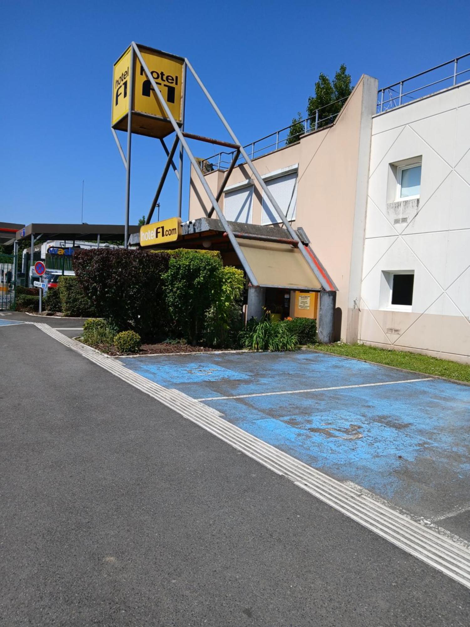 Hotelf1 Valenciennes Douchy Les Mines Hotel Haulchin